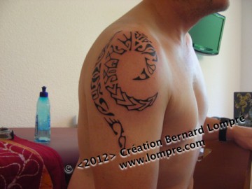 Tatouage-polynesien-epaule-spirale